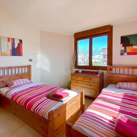 Ampuriahome Hosting 15, Pool & Mooring Villa