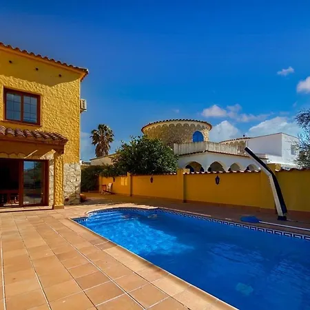 Ampuriahome Hosting 15, Pool & Mooring Villa Empuriabrava