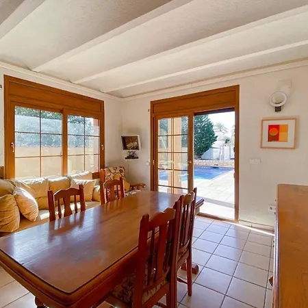 Ampuriahome Hosting 15, Pool & Mooring Villa *