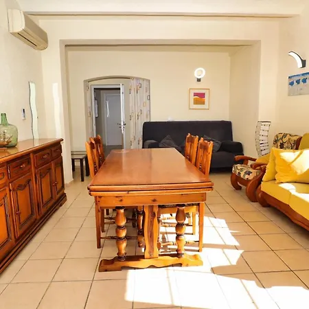 Ampuriahome Hosting 15, Pool & Mooring