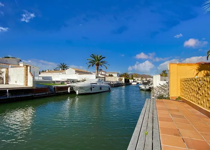 فيلة Ampuriahome Hosting 15, Pool & Mooring