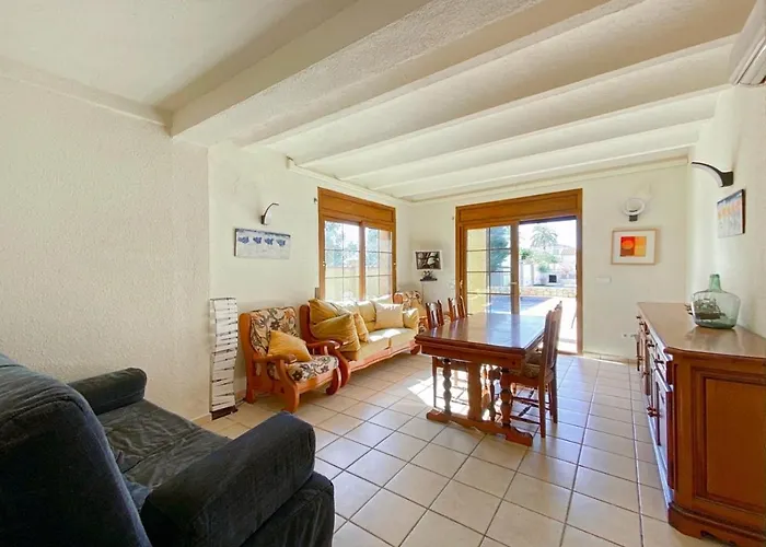 Ampuriahome Hosting 15, Pool & Mooring * إمبوريابرافا