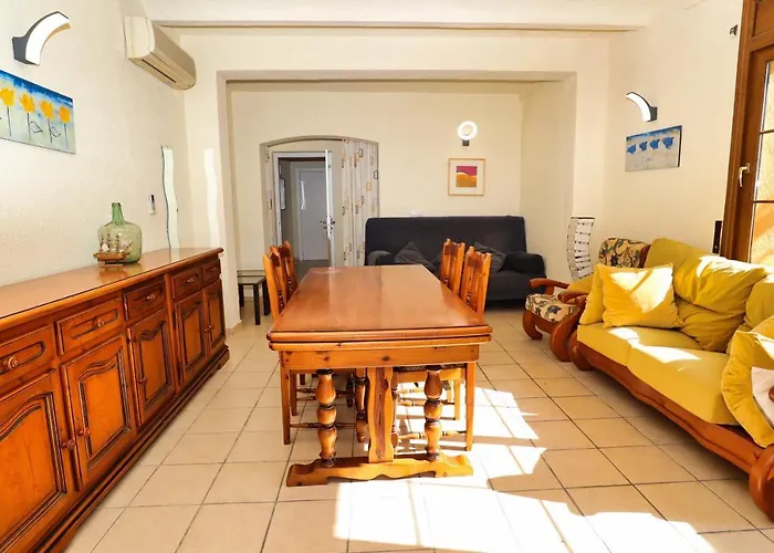 Ampuriahome Hosting 15, Pool & Mooring
