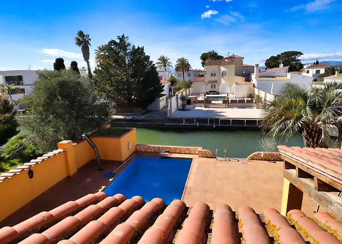 Ampuriahome Hosting 15, Pool & Mooring * إمبوريابرافا